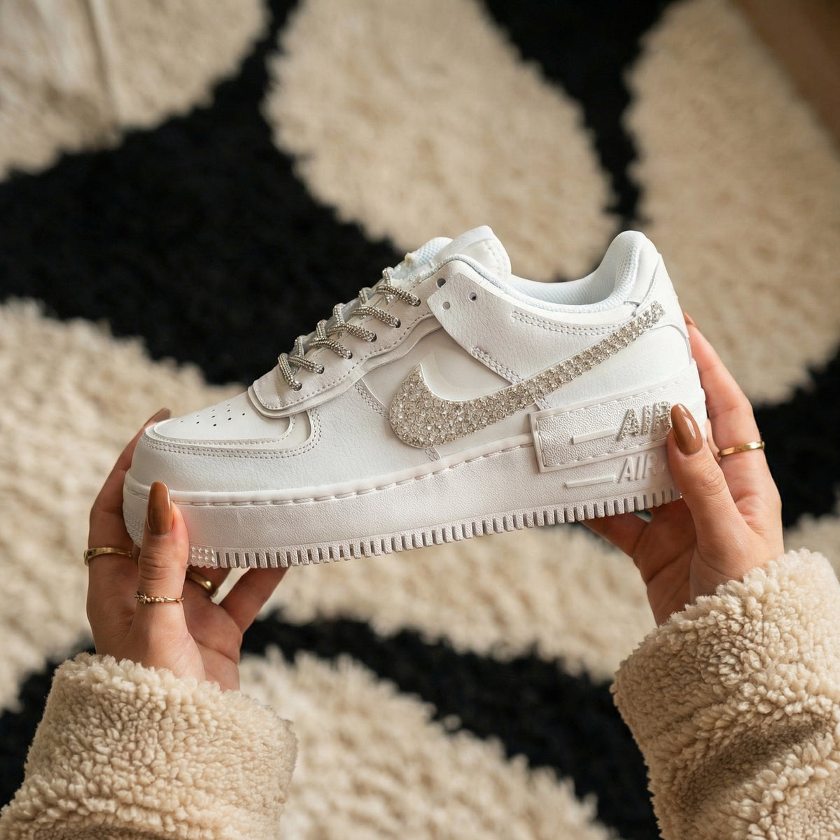 Custom Nike Air Force 1 Shadow mit Swarovski Kristallen – handgefertigt von Jules Customized Kicks