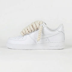 Custom Nike Air Force 1 mit cremefarbenen Rope Laces – handgefertigt von Jules Customized Kicks